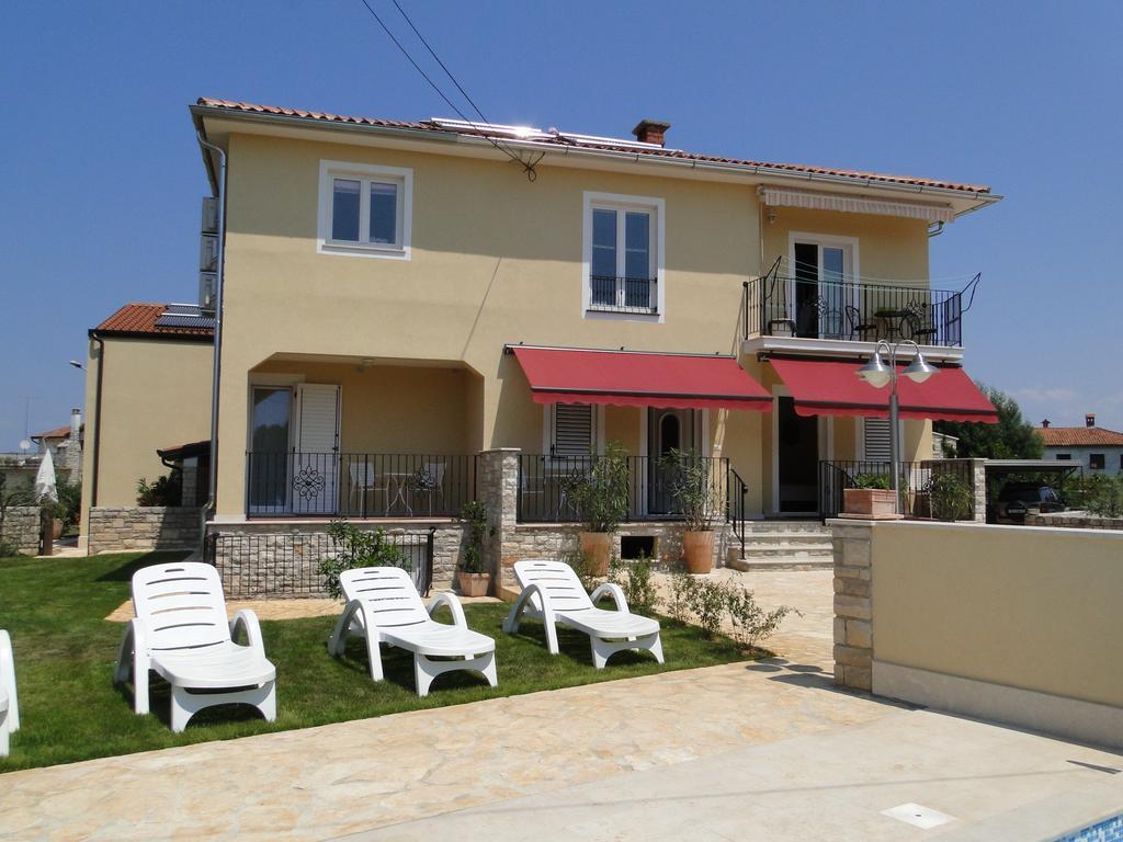 Apartments Villa Ela Umag Bagian luar foto