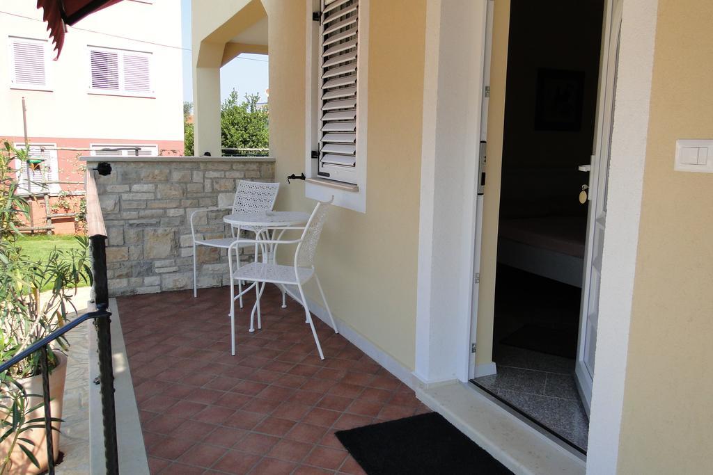 Apartments Villa Ela Umag Bagian luar foto