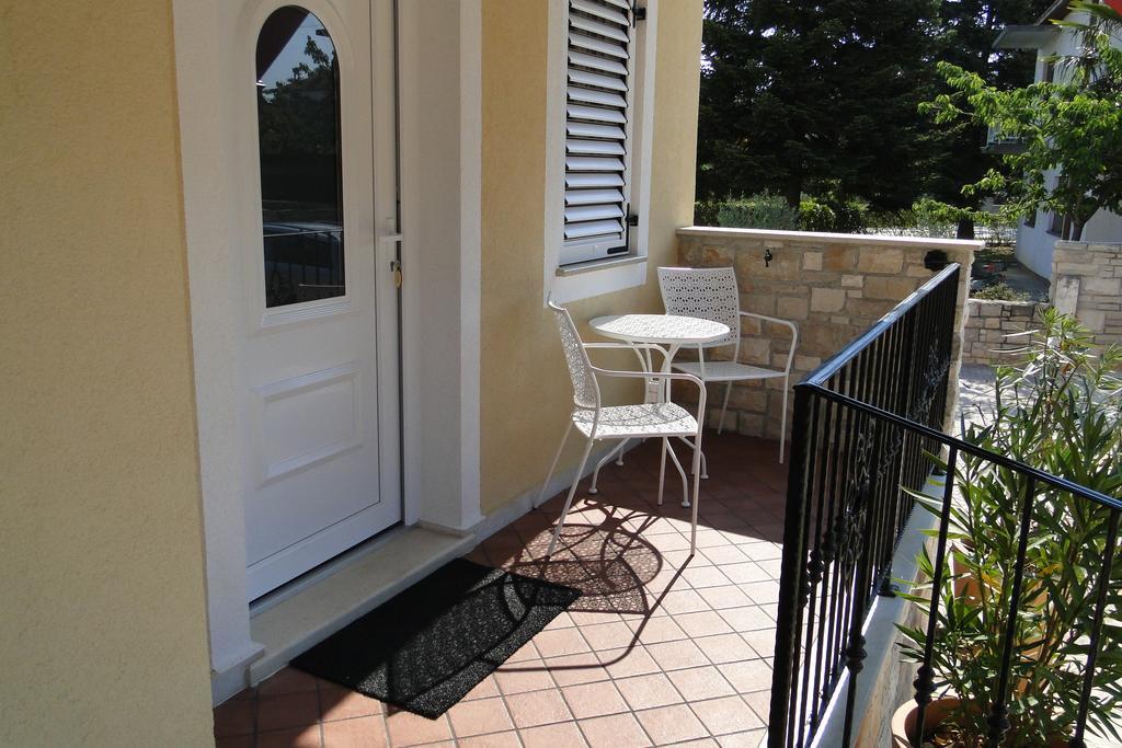 Apartments Villa Ela Umag Bagian luar foto