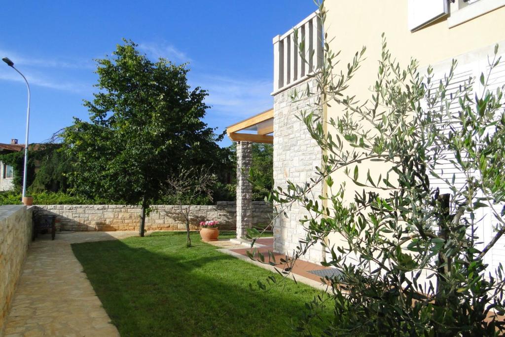 Apartments Villa Ela Umag Bagian luar foto